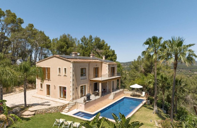 Finca es Foners in Felanitx with pool and en-suite jacuzzis