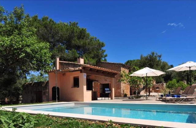Finca Son Torró-Landviews-Pool-BBQ-Ideal Family