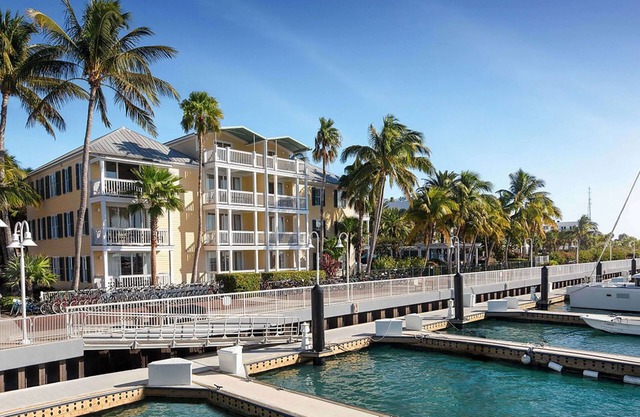 𝐅𝐢𝐧𝐝𝐢𝐧𝐠𝐌𝐞𝐢𝐥𝐢 Near Duval Street, Waterfront Sunset Harbor Resort. 2BR