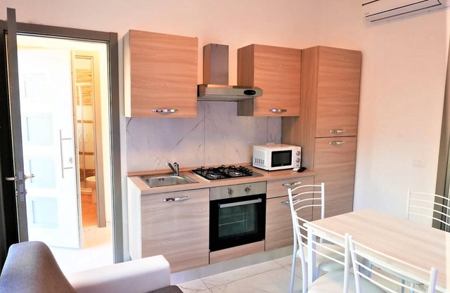 Fiorita: Brand new and modern furnished and very close to downtown and the beach