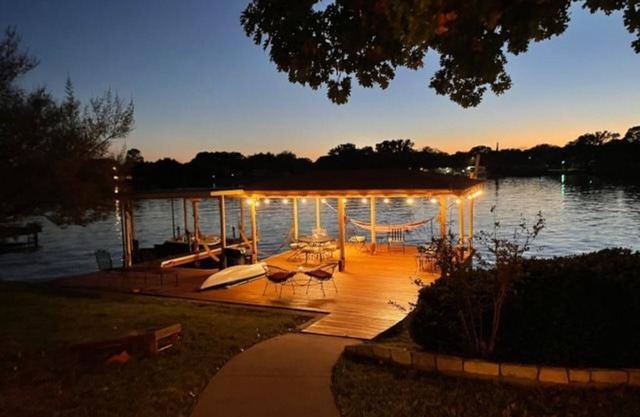 Firefly Cottage - Lakefront Cottage with Huge Dock on Quiet Cove