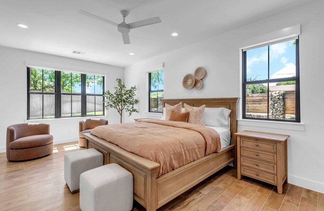 Firefly: Luxury w/pool, boat slip, sports court