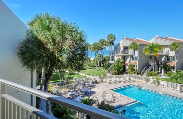 Firethorn 232 - 2 Bedroom Condo with Private Beach with lounge chairs & umbrella provided, 2 Poo.