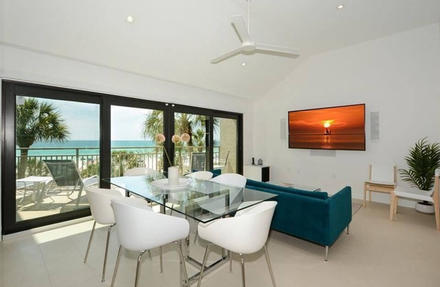 Firethorn 333 - 2 Bedroom Condo with Private Beach with lounge chairs & umbrella provided, 2 Pool.