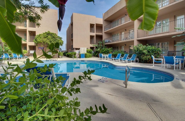 First-floor Condo with Shared Pool & Hot Tub - 1 Block to Beach