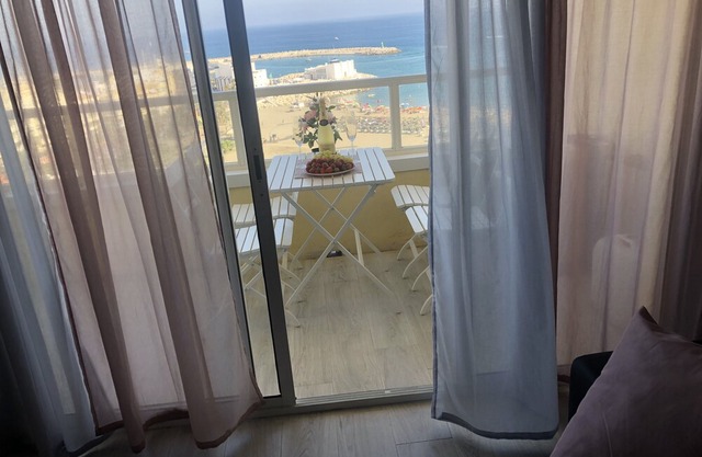 First Line Apartment Fully Renovated, new furniture, great seaview