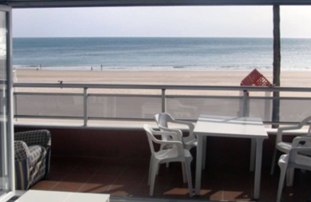 First line beach in Cádiz. Completely renovated in January 2017, brand new