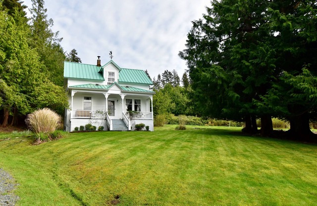 Fisherman’s Bay view 1910 Lopez Island farmhouse with beautiful views