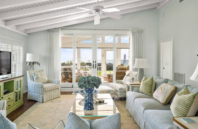 Five-Star Luxury Oceanfront Cottage