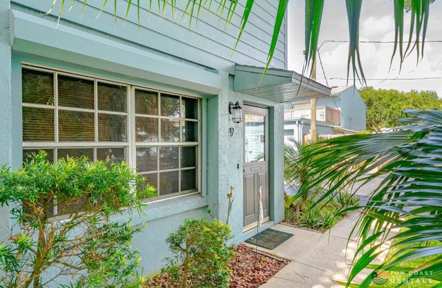 Flagler Avenue adjacent Dog Friendly Home with Garage! Stroll to the Beach!