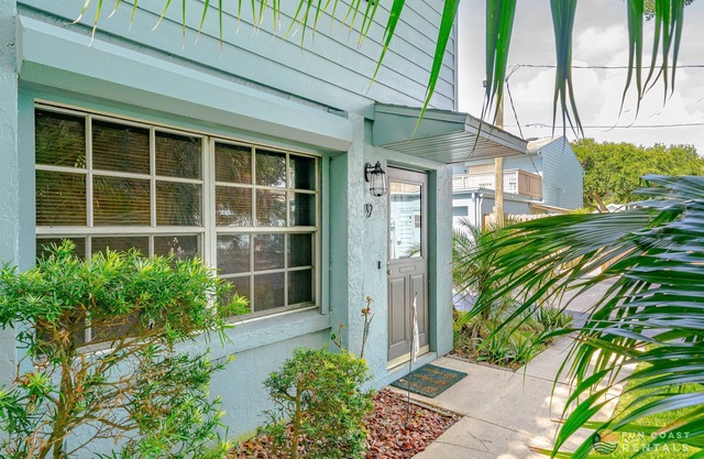 Flagler Avenue adjacent Dog Friendly Home with Garage! Stroll to the Beach!