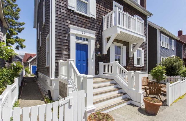 Flagstaff Cottage: 4 BR / 4.5 BA seabrook in Pacific Beach, Sleeps 17