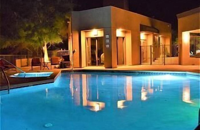 Flair of the southwest -2 bedr 2 bath condo in the Heart of Ventana Canyon!