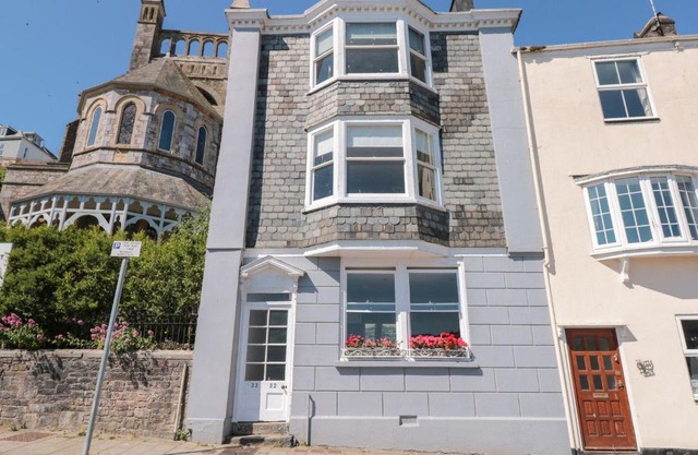 Flat 1, 32 Newcomen Road