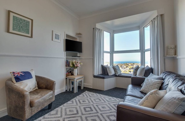 Flat 5, 7 Barnoon Terrace