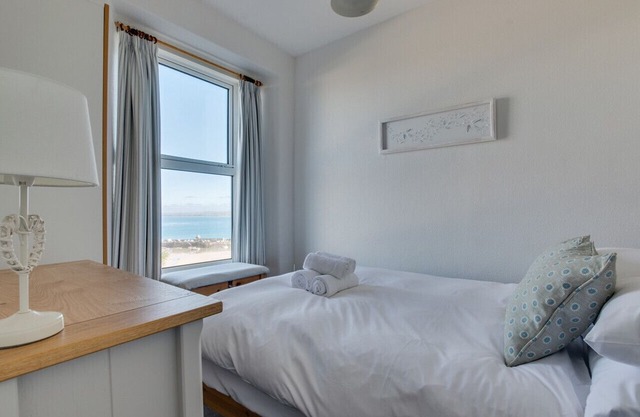 Flat 5, 7 Barnoon Terrace