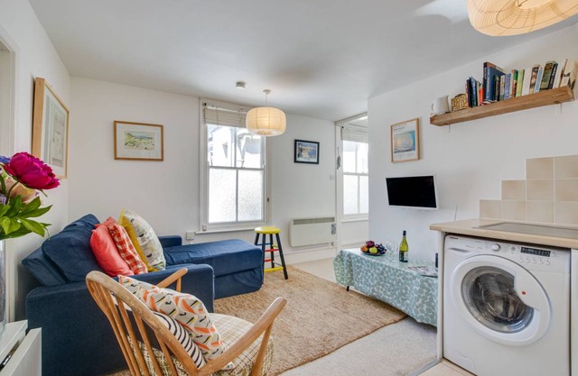 Flat 6, 7 Barnoon Terrace