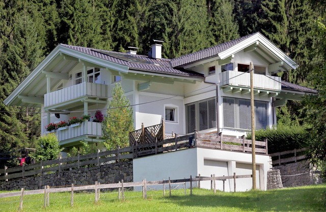 Flat in a panoramic location and close to the ski bus