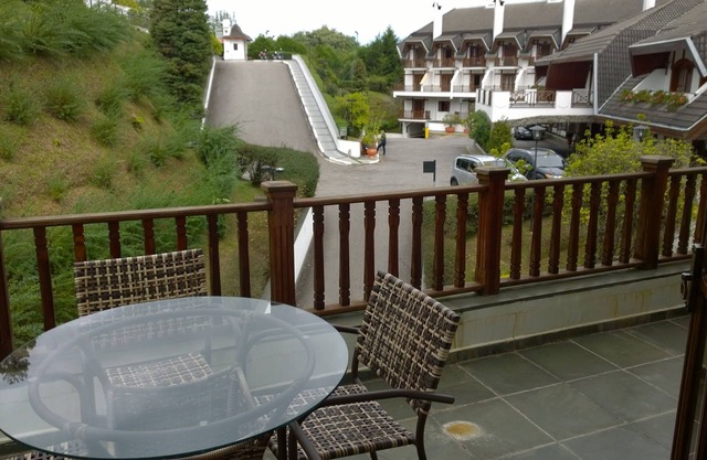 *FLAT in the mountain for 7 people (3 bedrooms)* HEATED POOL*