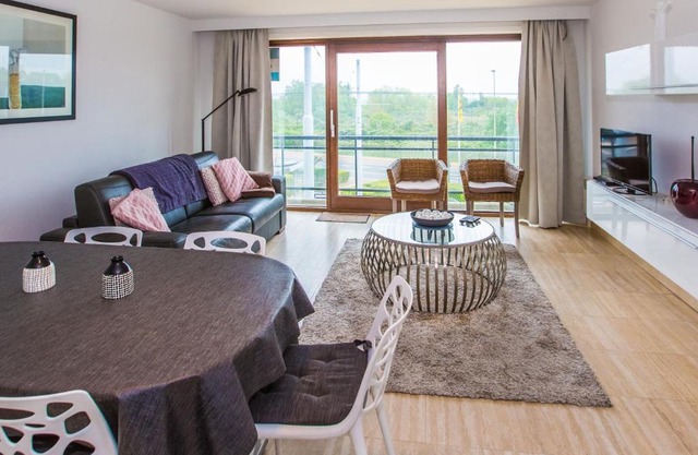 Flat near Zeedijk and Tram Stop