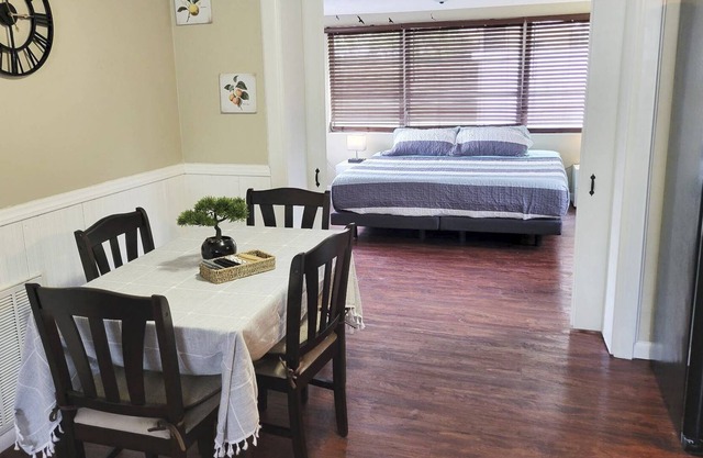 Flat Rate✰Entire Home, Fully Equipped✰1 King BR✰1 Queen BR✰ 2 Twin Beds