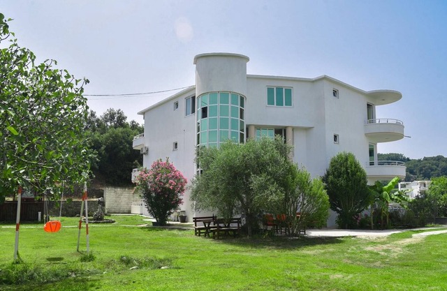 Flat w Garden, Balcony 5 min to Beaches in Uljinc