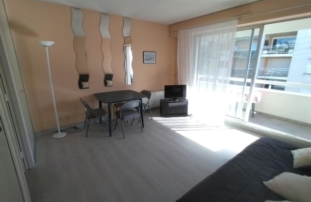 Flat with BALCONY 50m from the BEACH