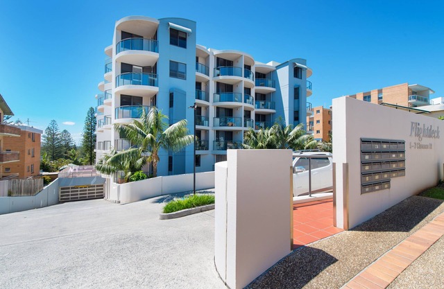 Flightdeck 504 - Holiday unit with ocean views, 2 minute walk to CBD