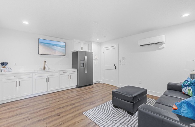 🌊 Flip Flop North Studio | Dog Friendly, 400 Ft to Beach + King Bed