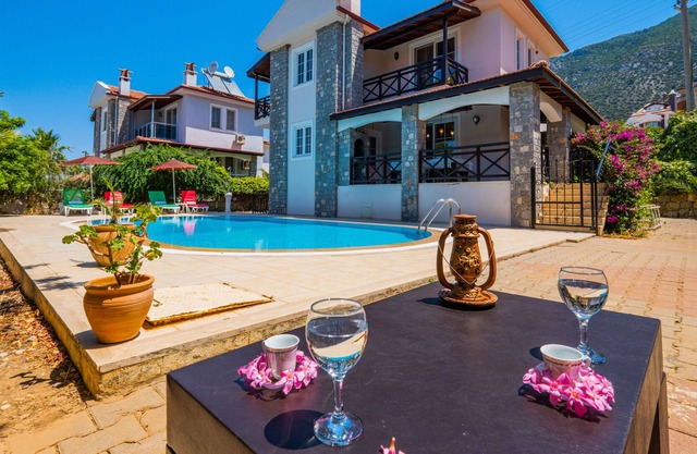 Flora Villa