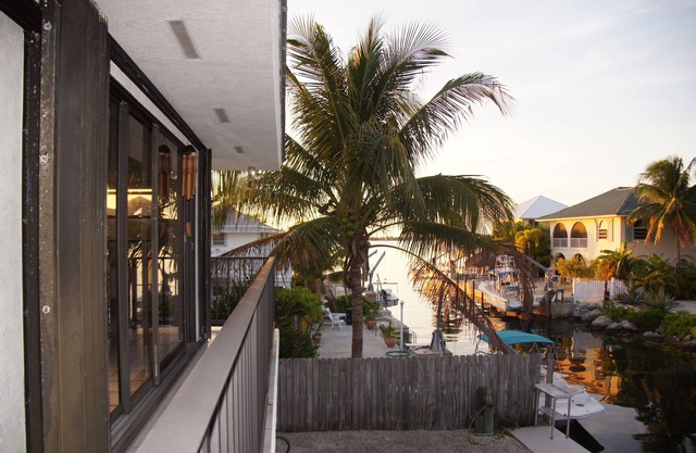 Florida Keys Pine Canal Water Front - Deep Canal