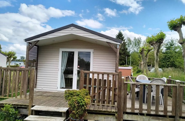 Flower Camping Des 2 Rivières * - Mobile Home Comfort TV - 1 bedroom + semi-covered terrace - 2 to 4 people - 2 people. included in the price