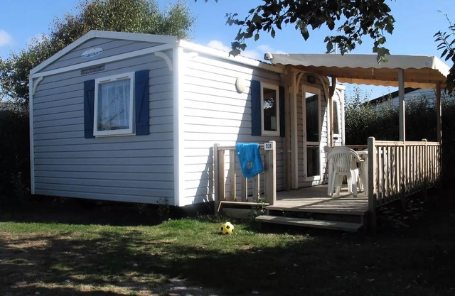 Flower Camping La Pointe du Talud * - Mobile home Comfort VENUS 22m2 - 2 bedrooms + semi covered terrace 9m2 4 people