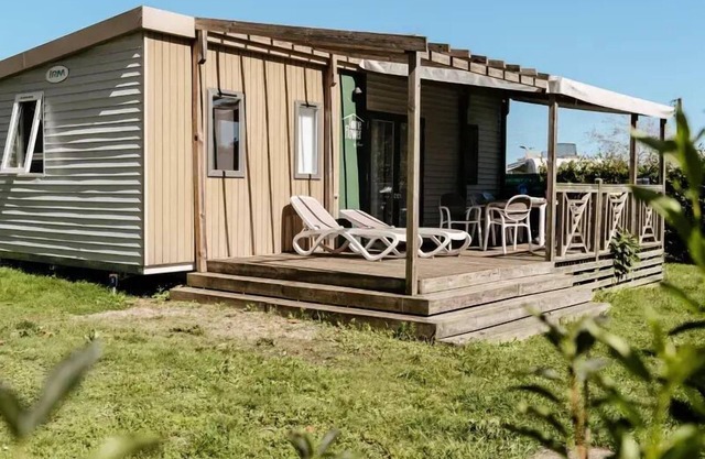 Flower Camping Le Conleau * - Homeflower PREMIUM 30.5m2 (3 bedrooms) + CLIM + semi-covered terrace + dishwasher + TV 7 persons