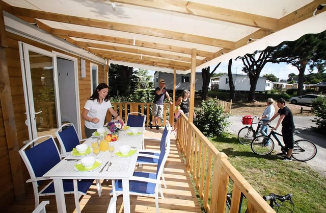 Flower Camping Le Kerarno * - Mobile Home Comfort 22m2 - 2 bedrooms - Terrace semi-covered - TV - dishwasher 5 people