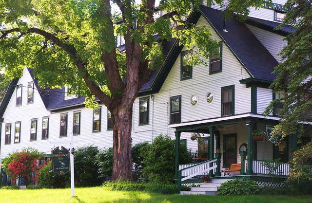Follansbee Inn