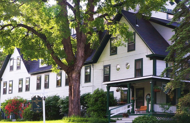 Follansbee Inn