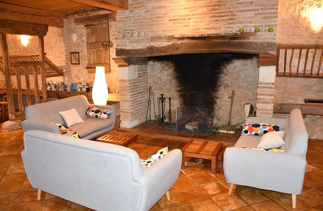 For Christmas, 10-person self-catering cottage with large fireplace, extra beds available.