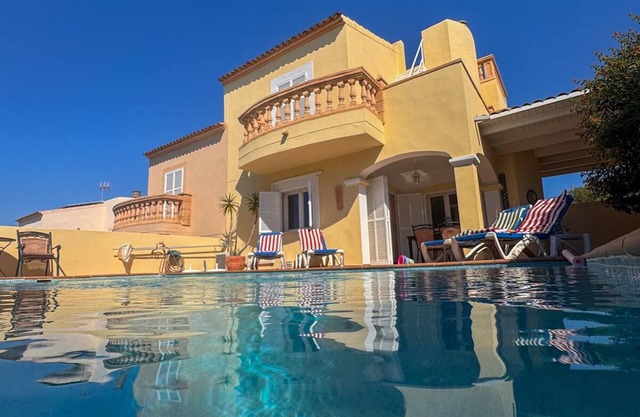 For spontaneous travelers: vacation home close to the beach with pool, WLAN and air conditioning