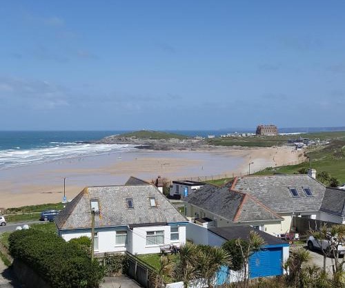 For the Shore, Fistral Beach Newquay - 2 Bed 2 bath - Private Parking with garage for 2 vehicles