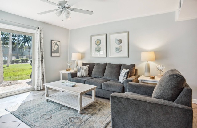 Forest Beach Townhome - Pet Friendly - 1 Block from the Beach