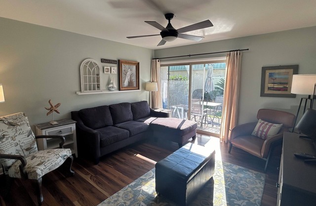 Forest Beach Townhome - 2BR/1.5 Bath - Pet Friendly - Short Walk to Beach