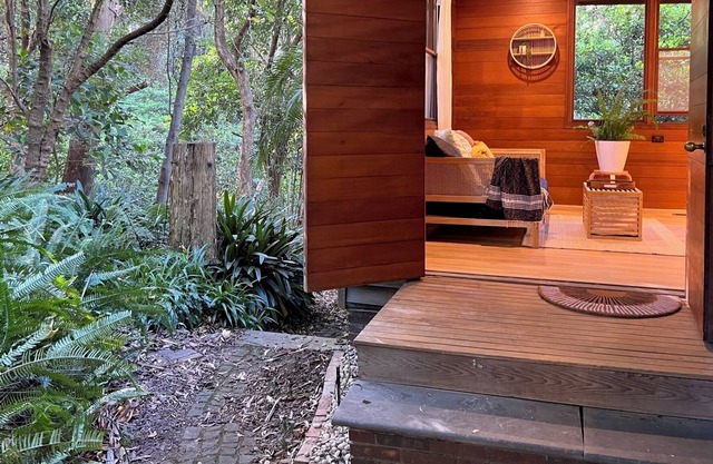 Forest Cottage- Close to City Centre and Beaches