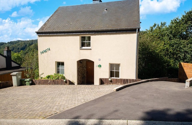 Forest-Edge Hideaway, Bouillon