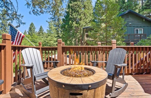 Forest Retreat|Fireplace| 7mi Yosemite King Beds