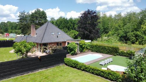 Forest Villa with shared pool & Eco Wellness