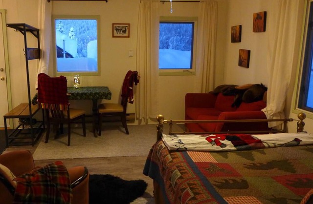 Forget-me-not Suite - Mountain Time Getaways in Wells
