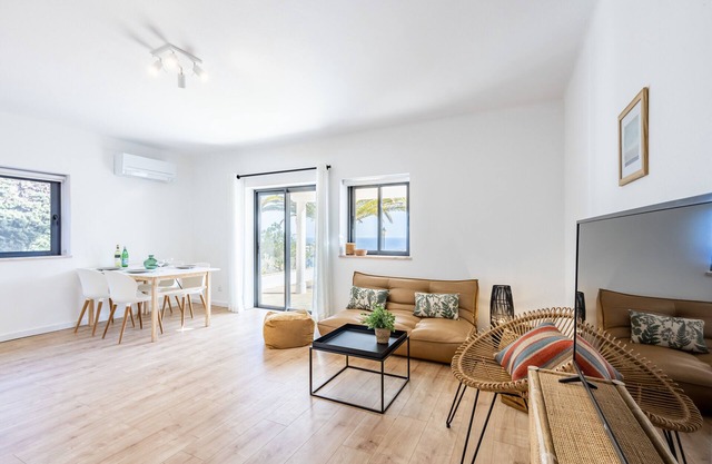 Fortaleza Miramar - two bed downstairs apartment at sea view villa