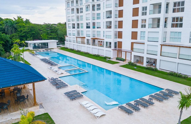 Fortunity Beach Tower- 2 Bed. apt. with pool view