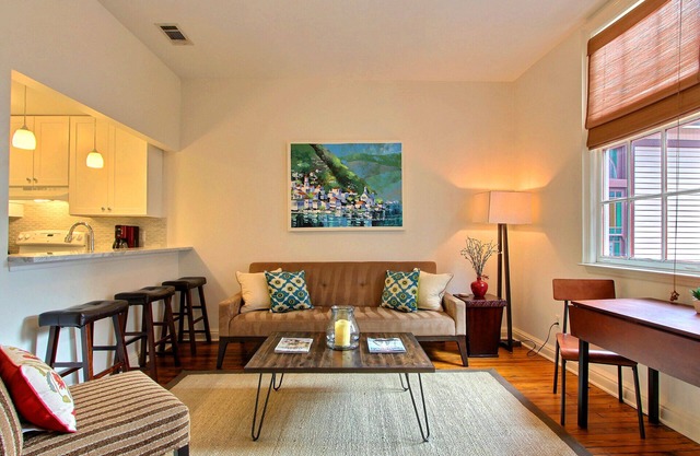 Fountain View Cottage, Beautiful Savannah Home